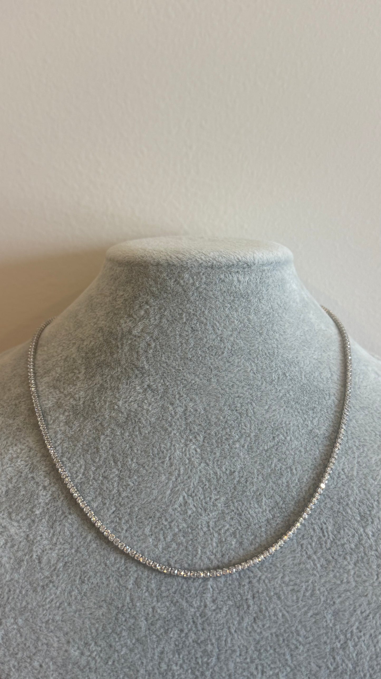 Collar Tenis Plata .925 con baño de Rodio con Zirconias blancas