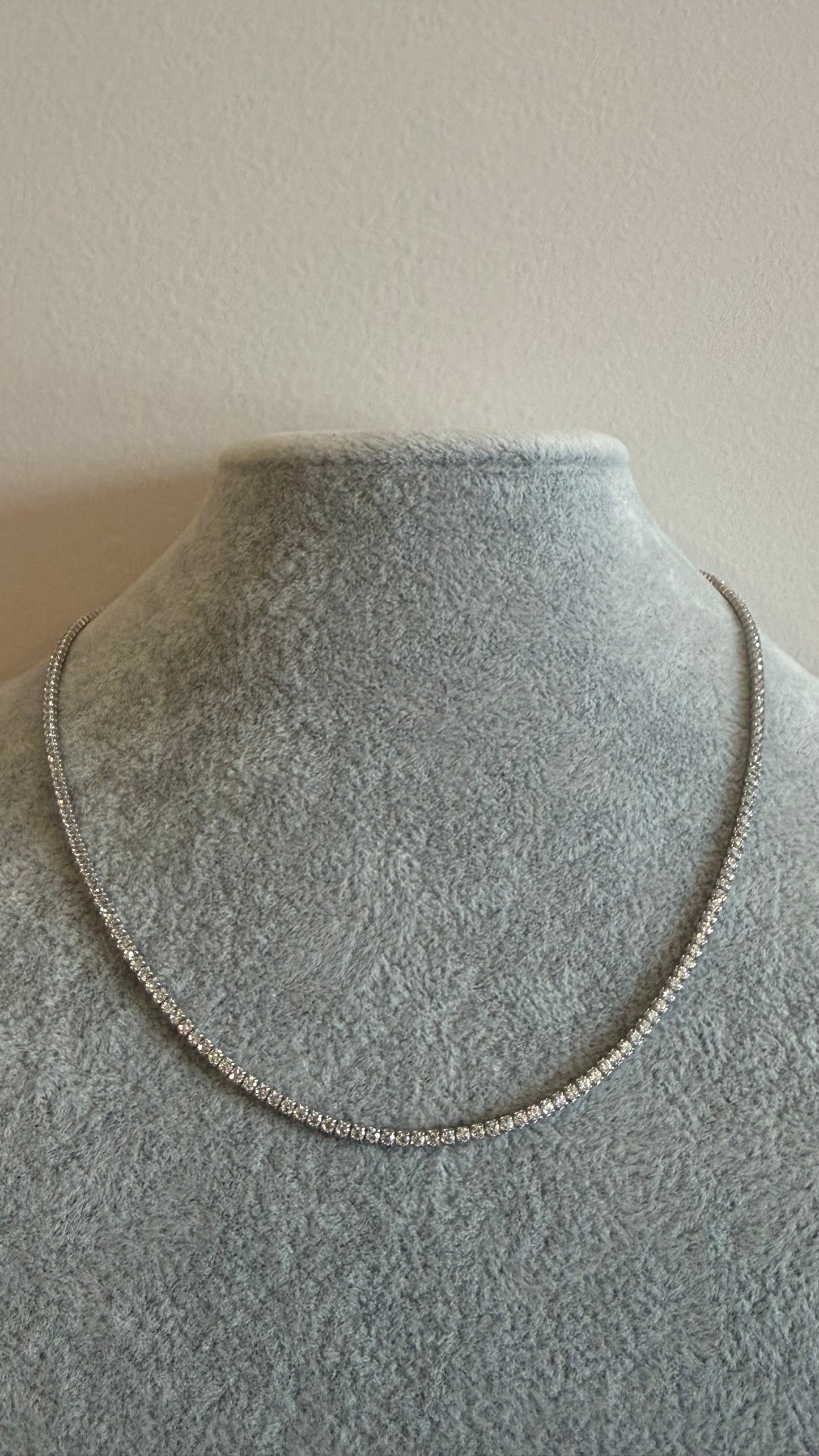 Collar Tenis Plata .925 con baño de Rodio con Zirconias blancas