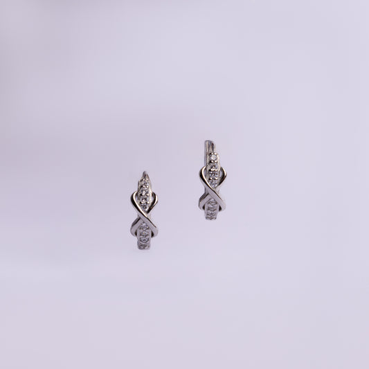 Aretes Huggies Plata .925 con baño de Rodio con Zirconias.