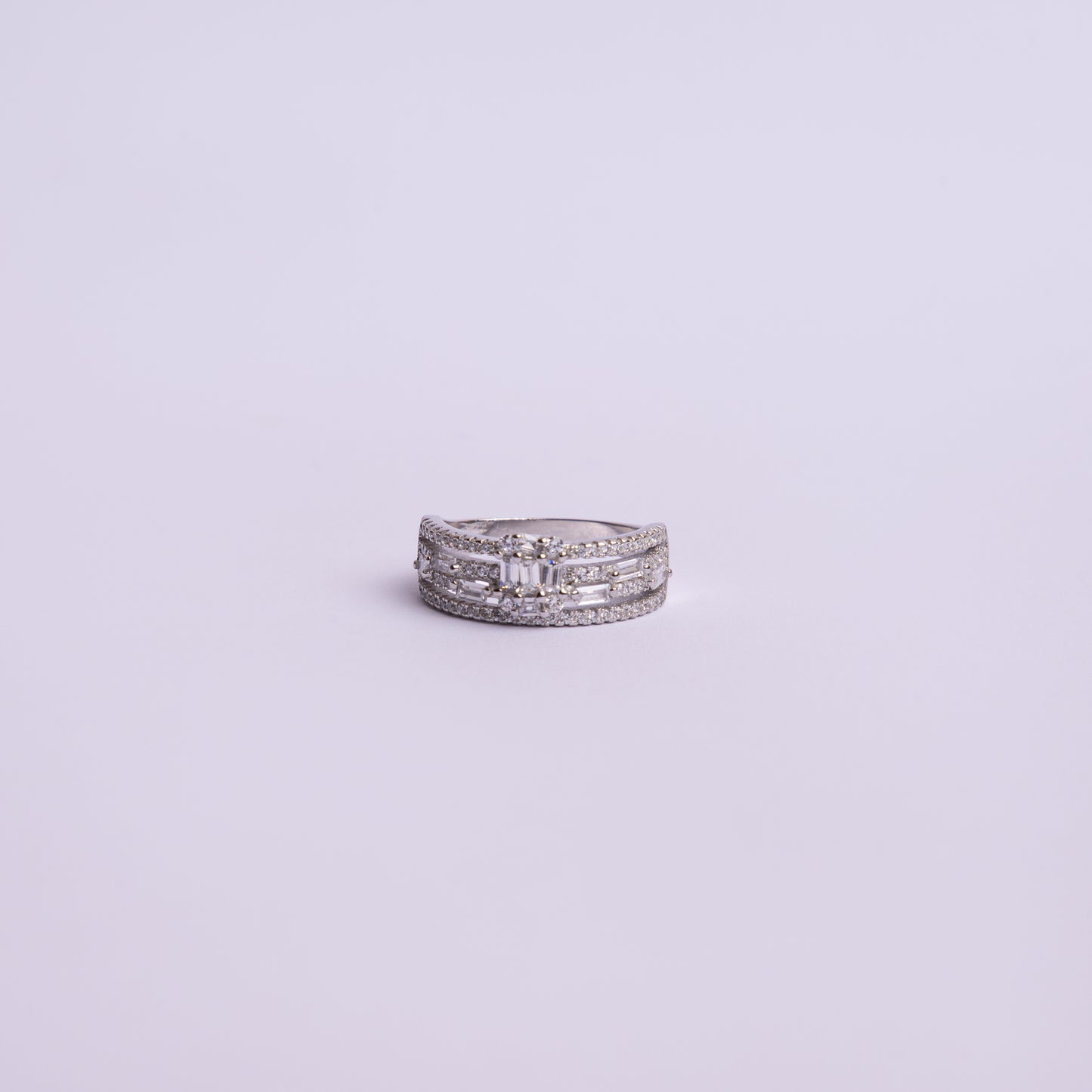 Anillo Aurora Plata .925 con baño de Rodio con Zirconias.